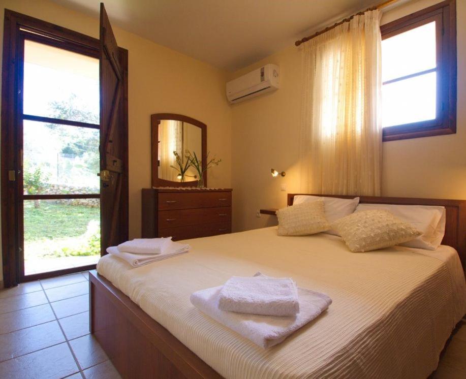 Villa Maragoudi Arménoi エクステリア 写真